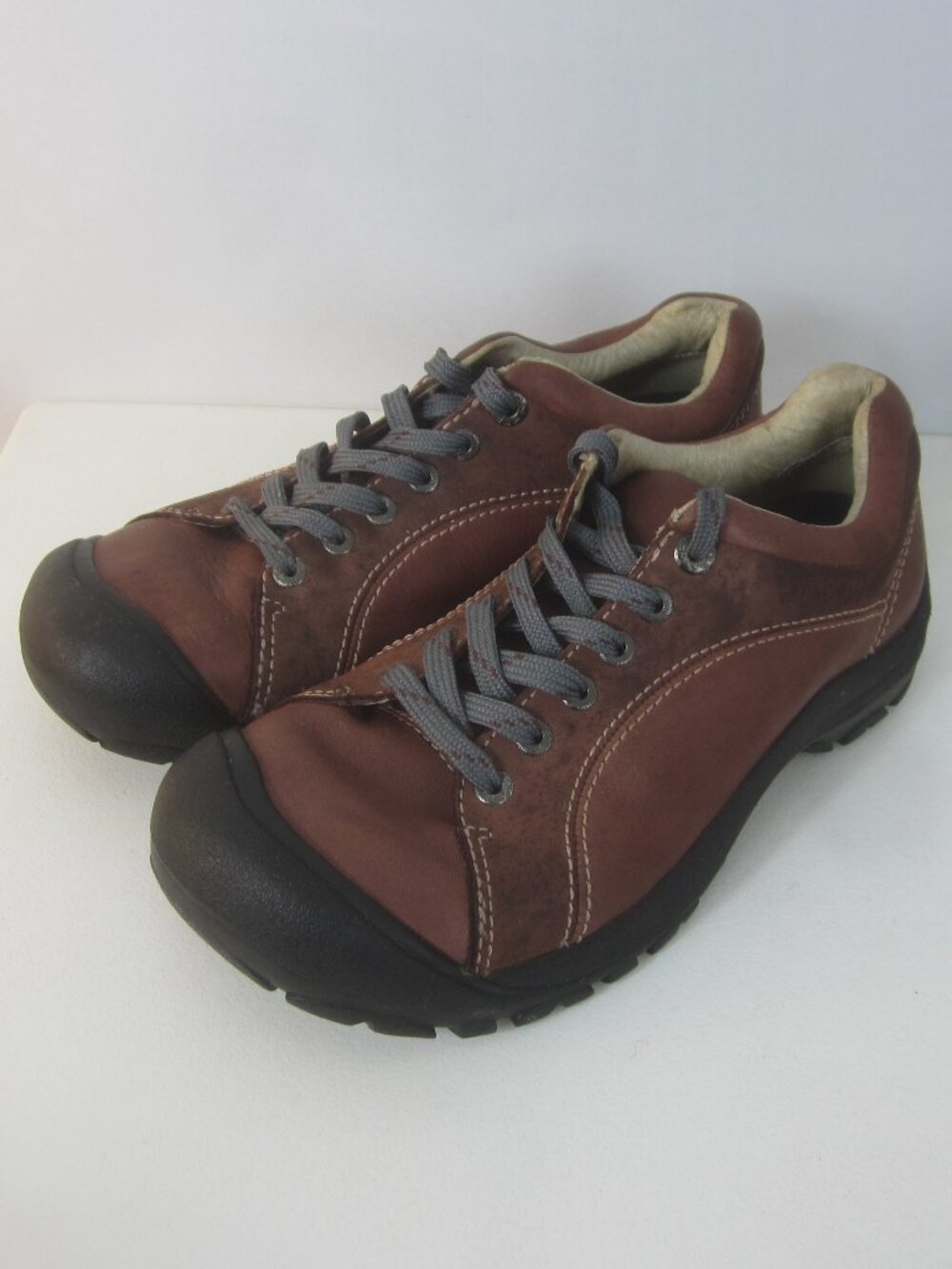 Keen Women 9 Dark Burdundy Red Leather Sneakers 6 Hole Lace Walking Shoes 39.5 - Picture 4 of 6